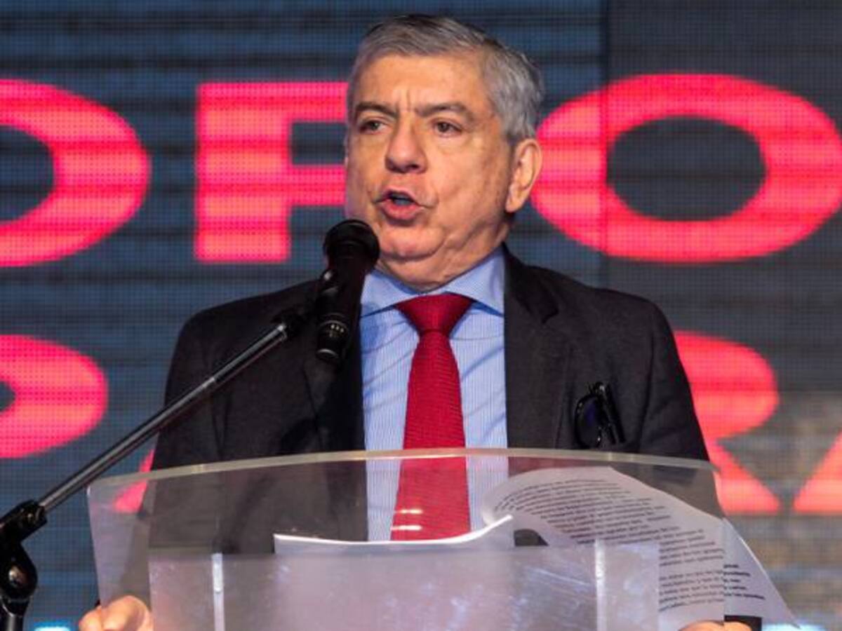 Gaviria evalúa propuesta para encabezar campaña por el plebiscito por la paz