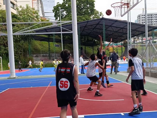 Foto de una de las canchas de la Unidad Deportiva Palogrande en Manizales