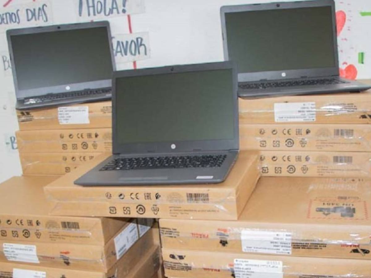 MinTIC entrega computadores en colegios de La Dorada