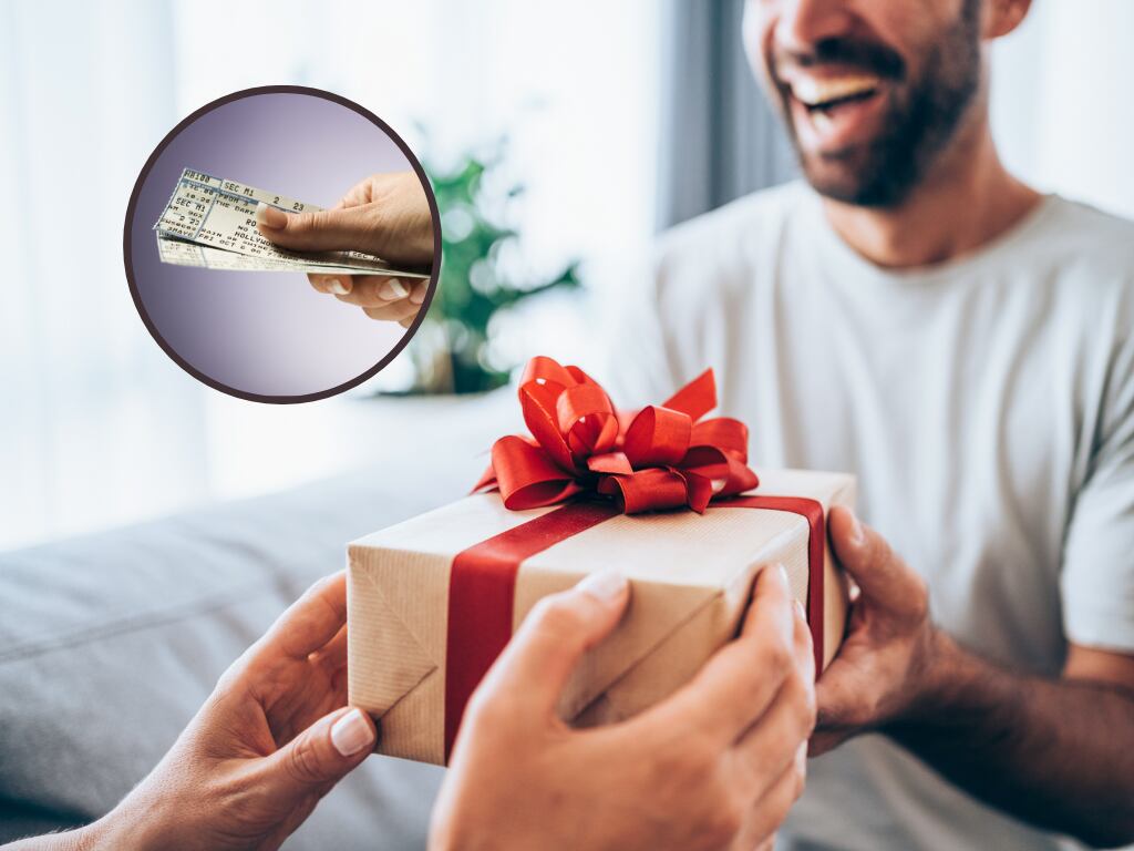 Joven alegre recibiendo un regalo de su pareja y de fondo una imagen de unos boletos (Fotos vía Getty Images)
