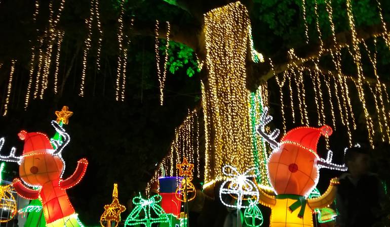 85 personas laboraron en la fabricación de las figuras.