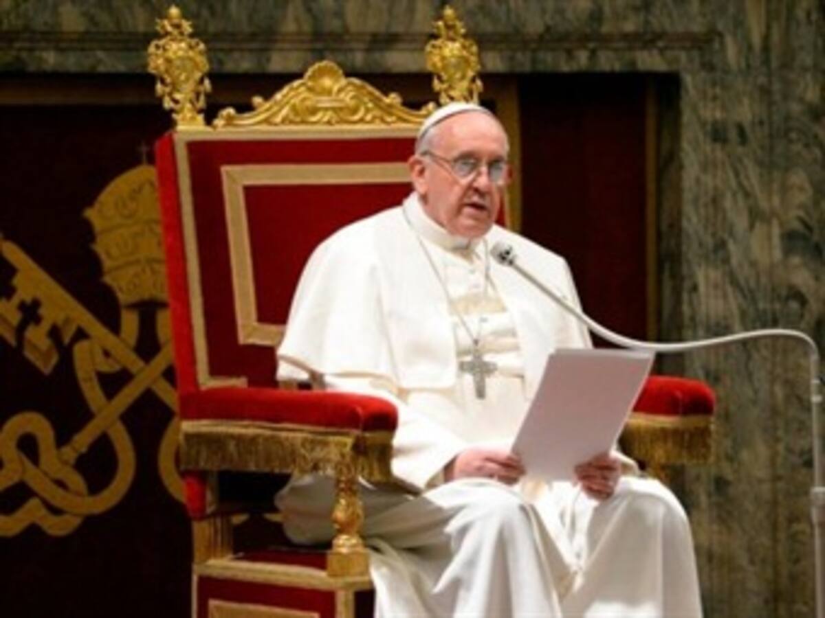 El papa celebra la primera misa en español desde su elección