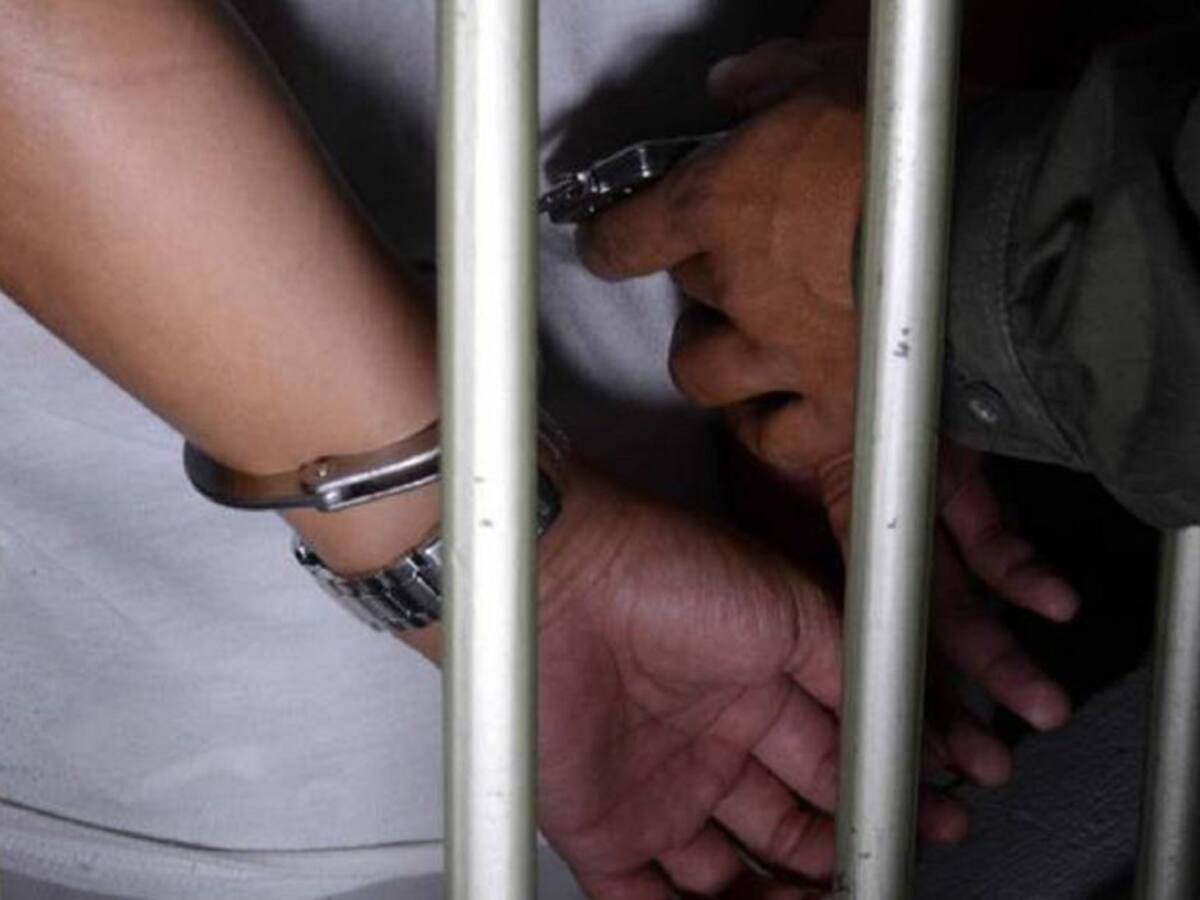 Un policía es acusado de falsificar documentos para pagar una recompensa
