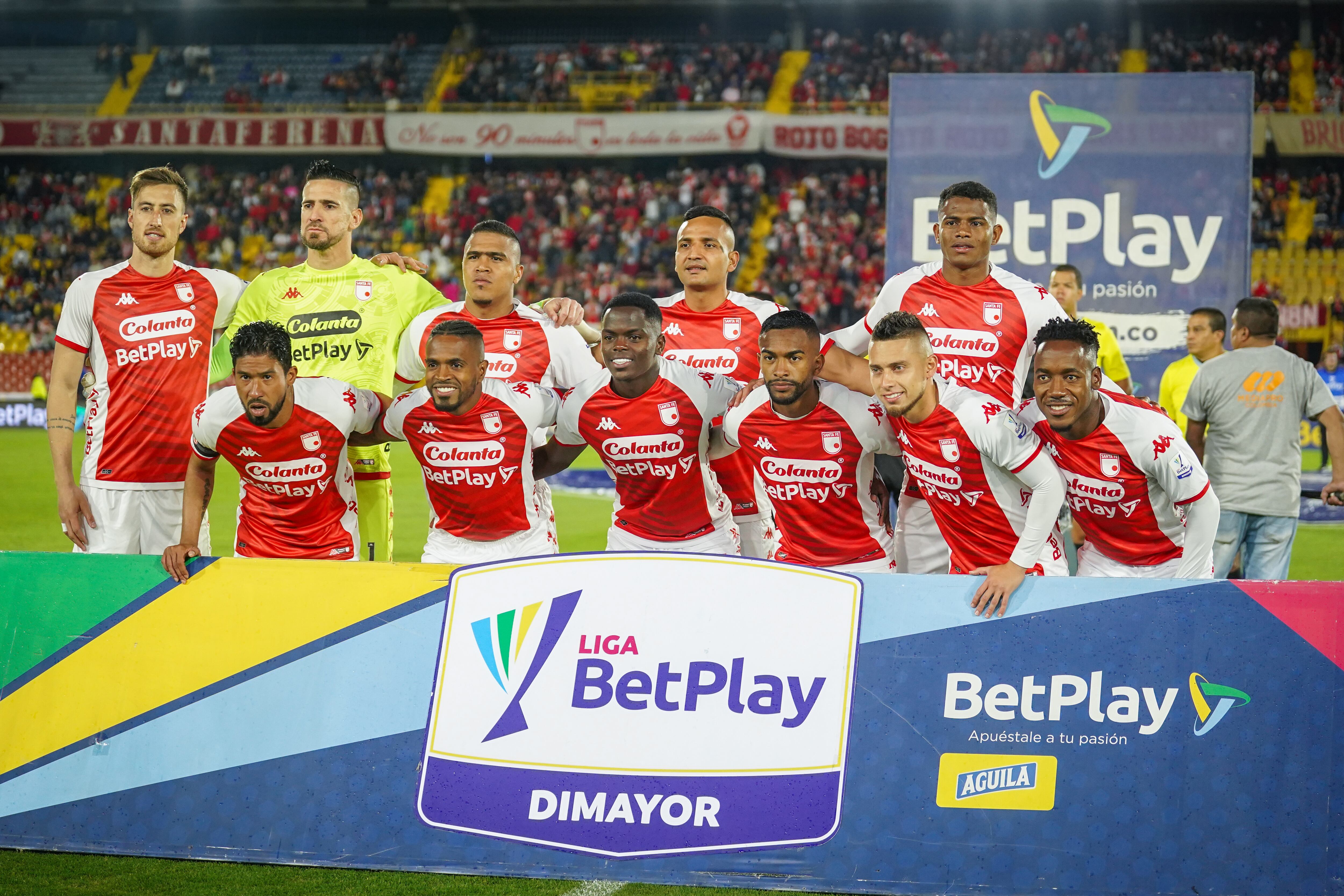 Independiente Santa Fe continúa entre los ocho pese a la escandalosa goleada que sufrió. (Photo by Andres Rot/Getty Images)