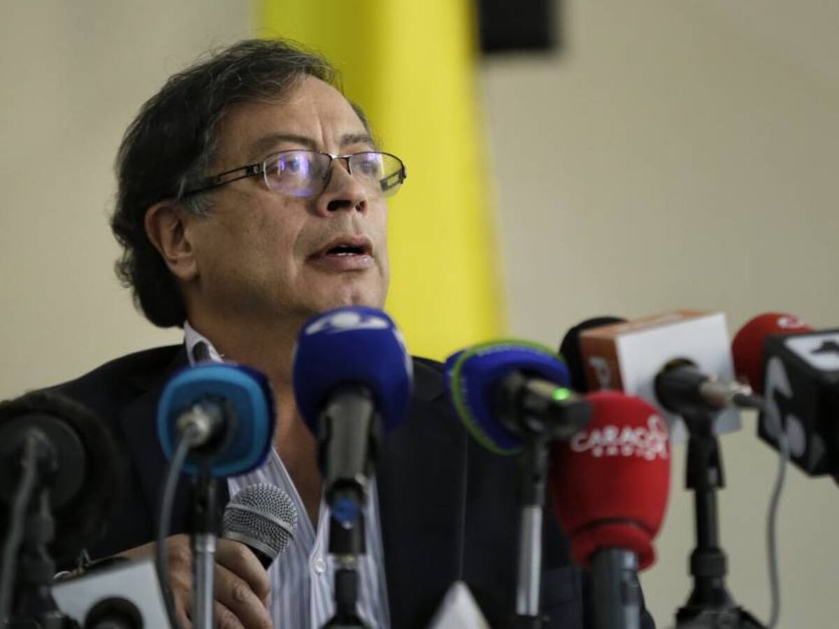 Gustavo Petro: "Creo que los chuzados éramos nosotros"