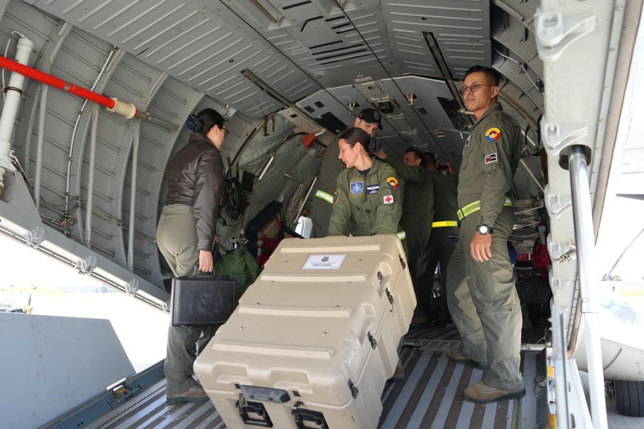 41 rescatistas de Barranquilla parten hacia Cali para apoyar a afectados por el terremoto en Colombia