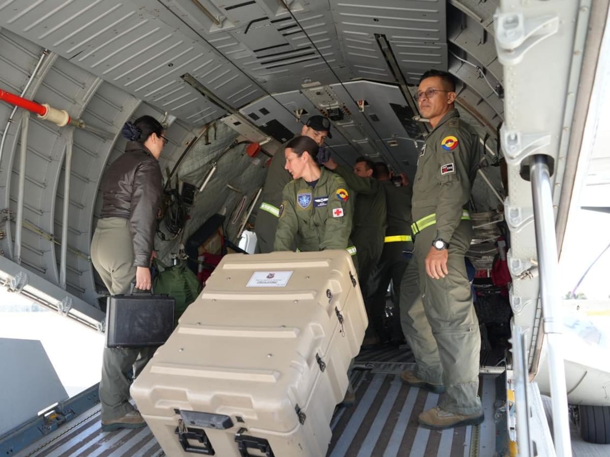 41 rescatistas de Barranquilla llegaron a Cali para apoyar a afectados por terremoto