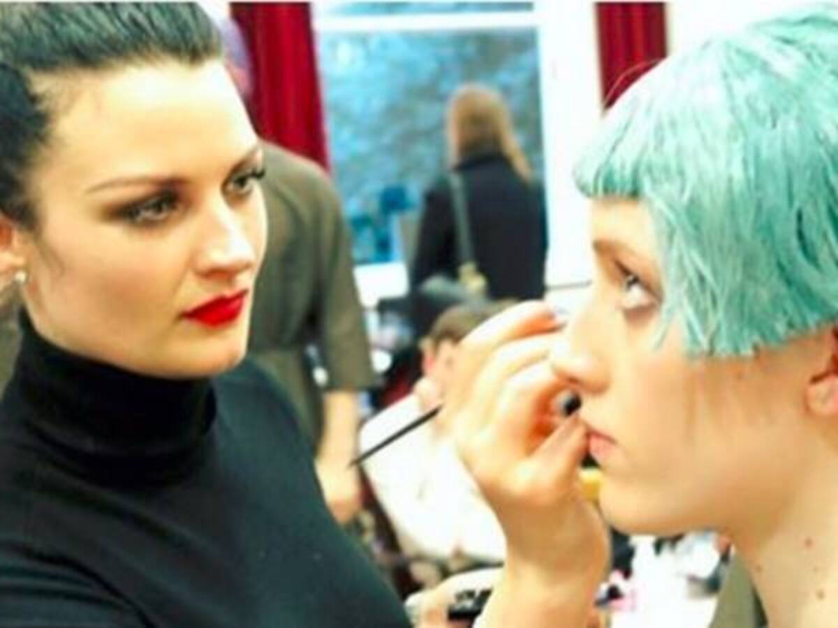 Bloguera de moda reta a sus seguidores a descubrir que clase de maquillaje lleva puesto