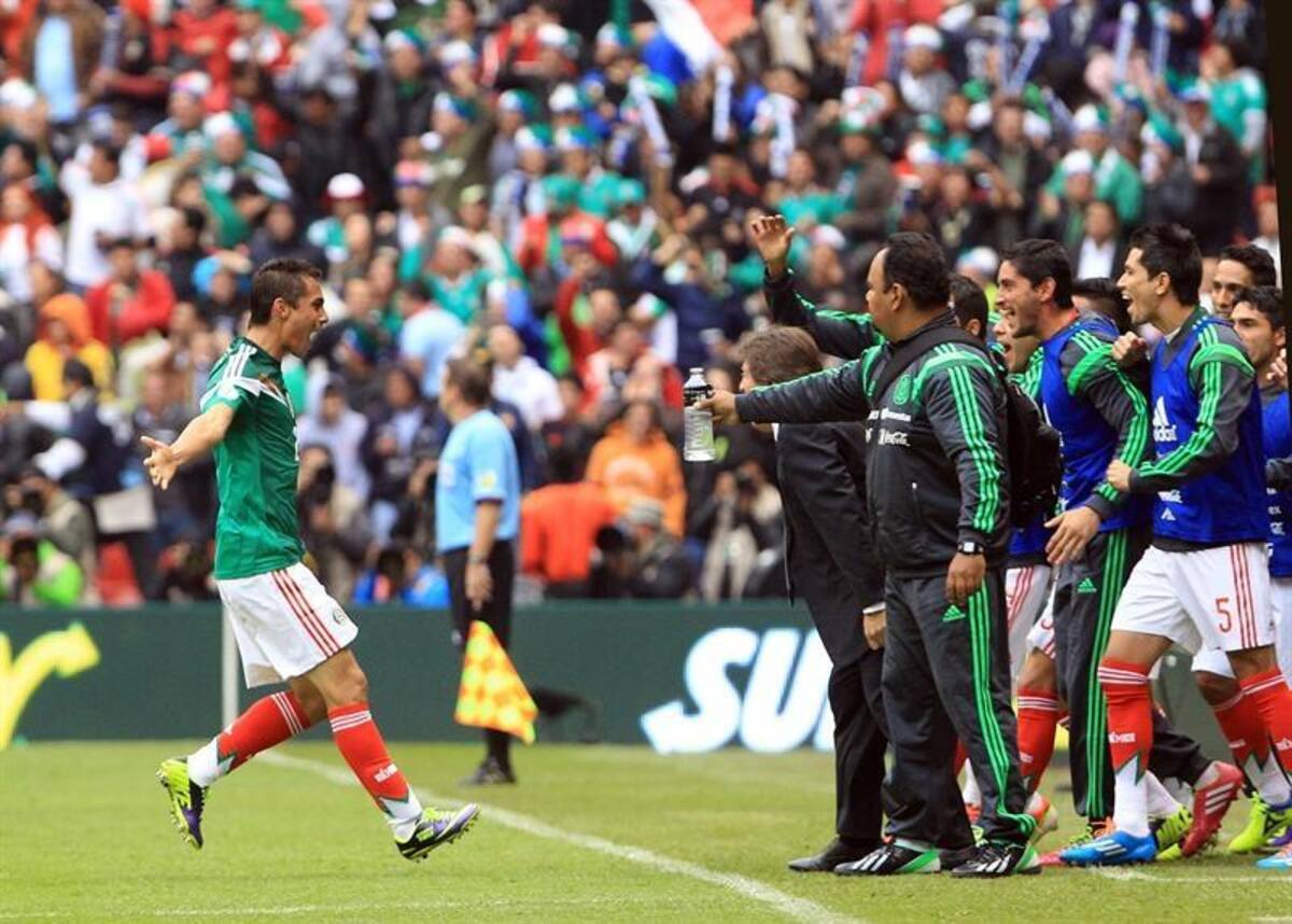En el estadio Azteca, México goleó 5-1 a Nueva Zelanda con goles de P. Aguilar, R. Jiménez, dos de O. Peralta y uno de R. Márquez. El gol neozelandés fue de James.