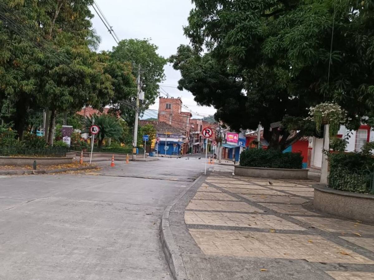 Varios municipios de Antioquia siguen con el comercio cerrados