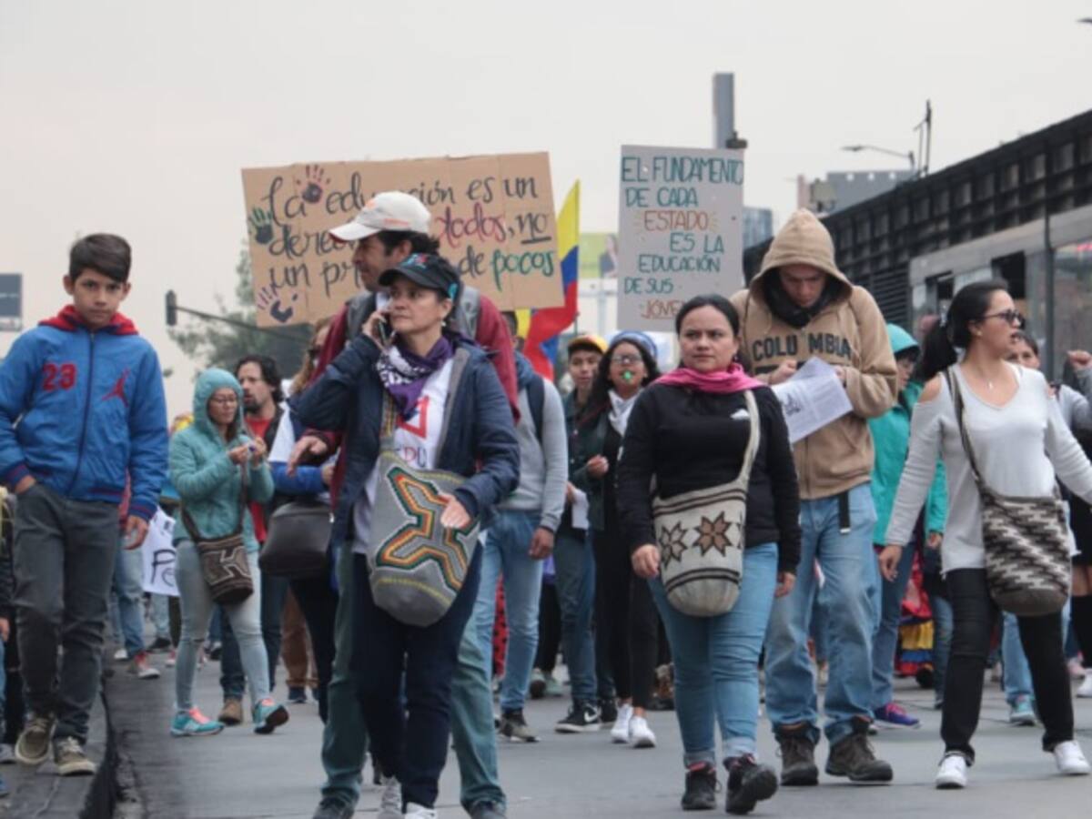 Buscan a vándalos que causaron daños en marcha universitaria