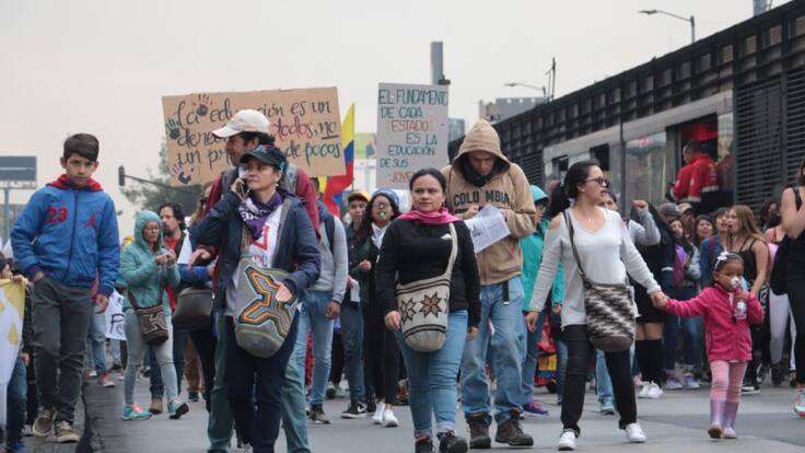 Buscan a vándalos que causaron daños en marcha universitaria