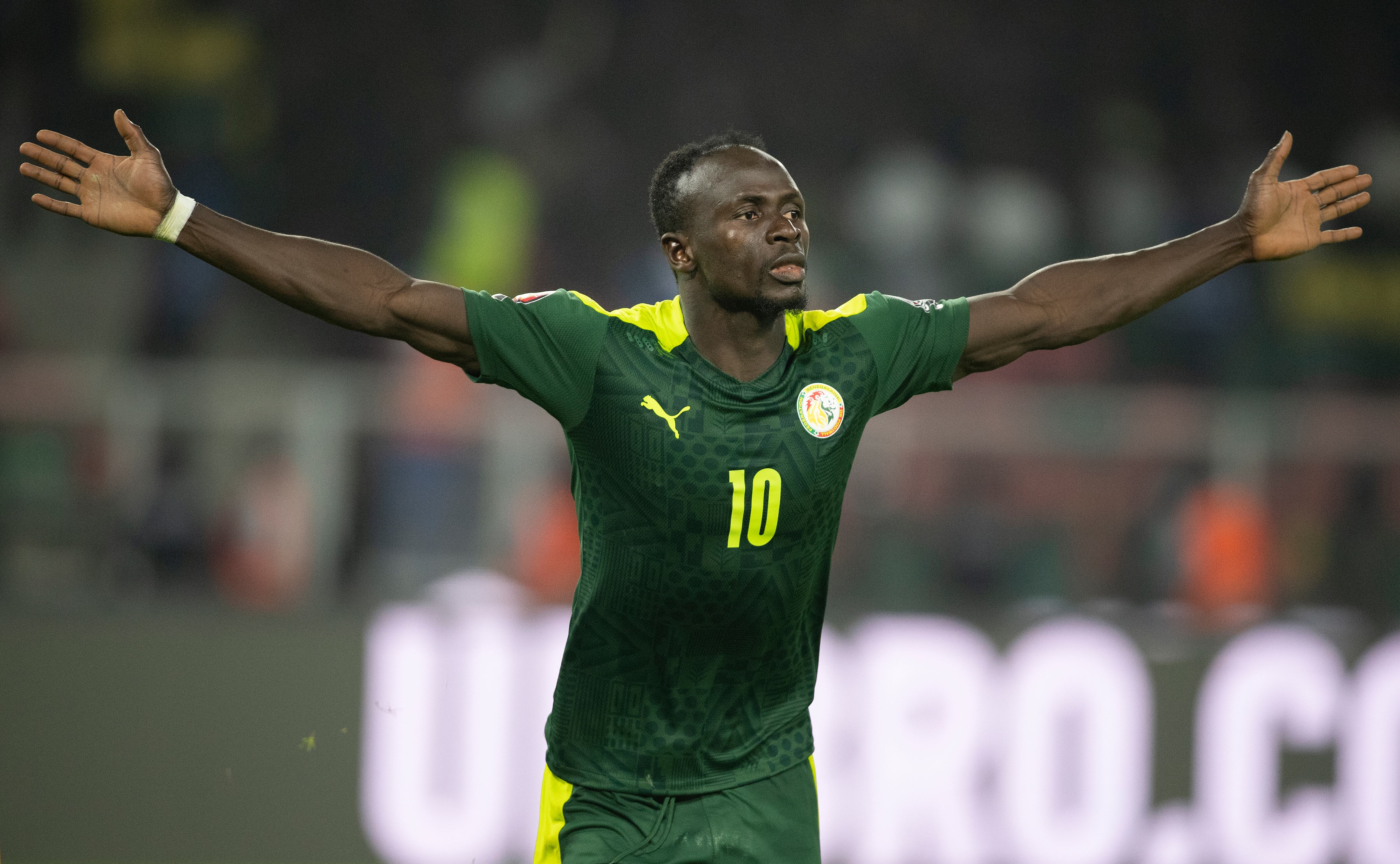 YAOUNDE, CAMEROON - FEBRUARY 06: Sadio Mane celebra el título de Senegal en la Copa de África. (Photo by Visionhaus/Getty Images)