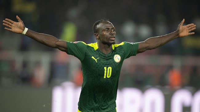 YAOUNDE, CAMEROON - FEBRUARY 06: Sadio Mane celebra el título de Senegal en la Copa de África. (Photo by Visionhaus/Getty Images)