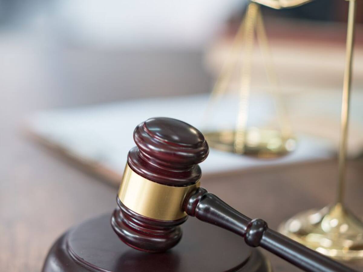 Destituyen a 10 años a exfuncionaria que se habría prestado para desfalco