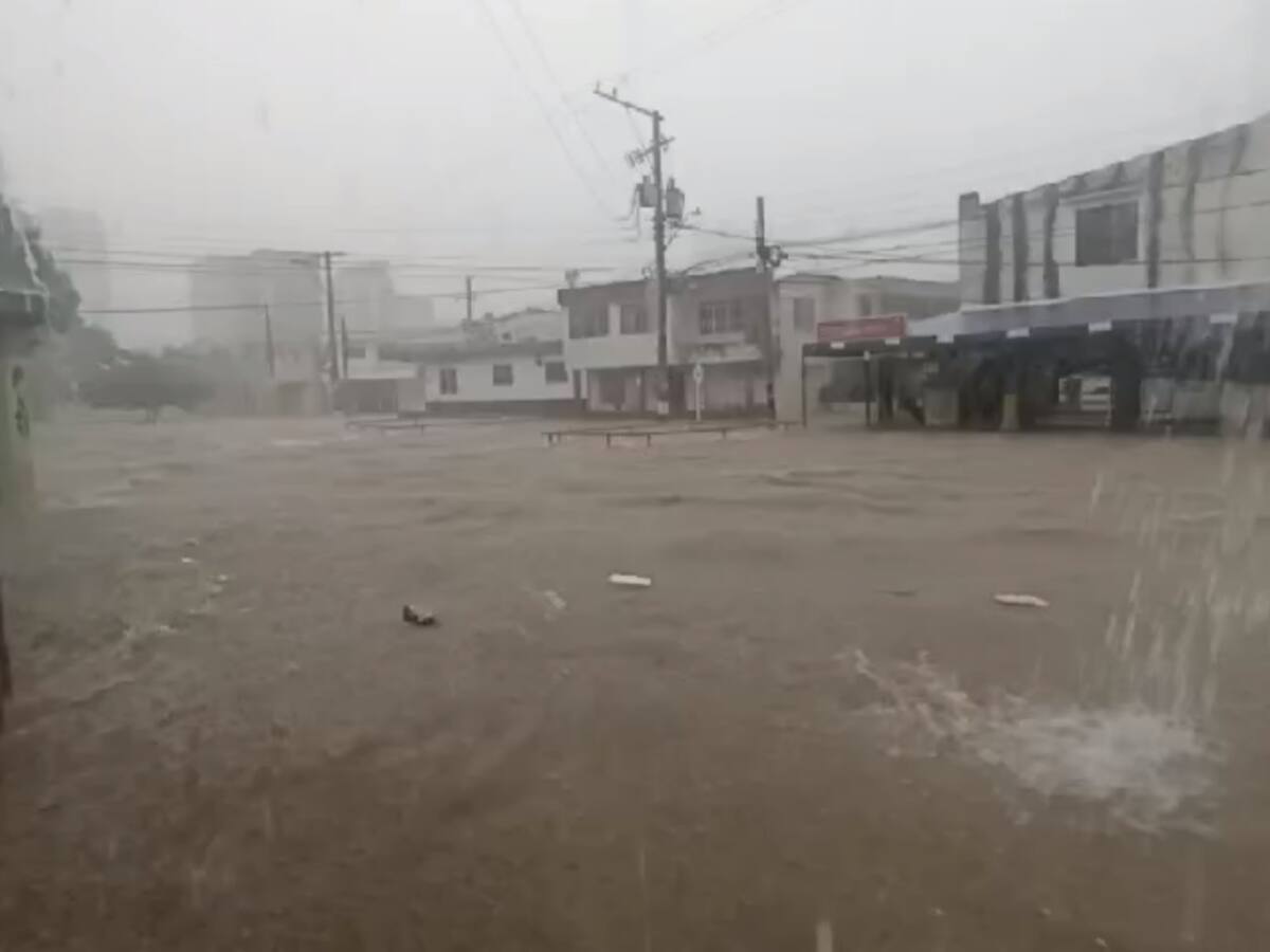 Más de 20 barrios inundados y un joven rescatado dejó fuerte lluvia en Cartagena