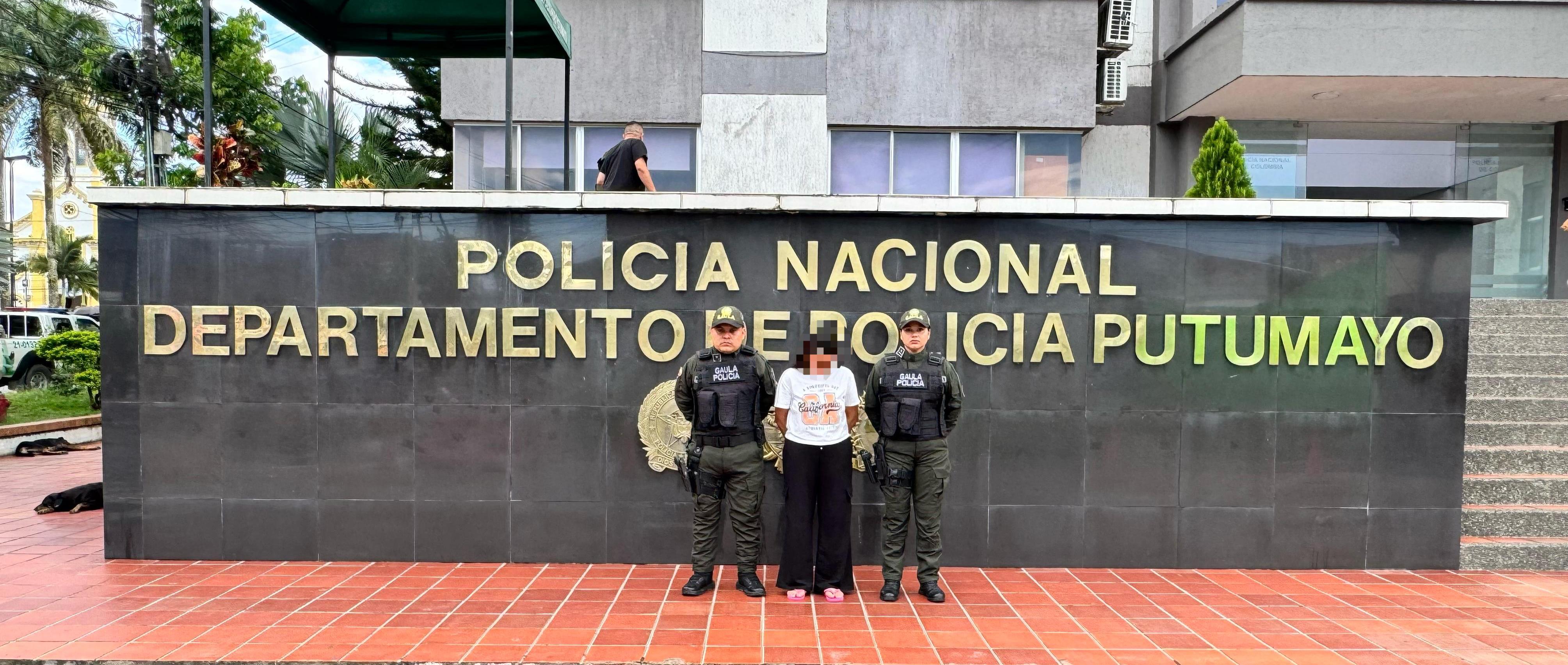 Pedia 30 millones a su pareja, diciendo que otros hombres amenazaban a sus hijos.