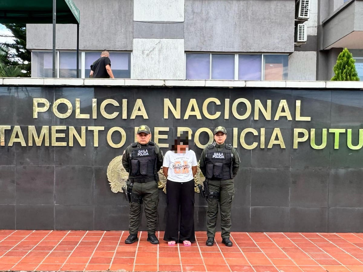 Mujer extorsionaba a su pareja, fingiendo falsas amenazas contra sus propios hijos