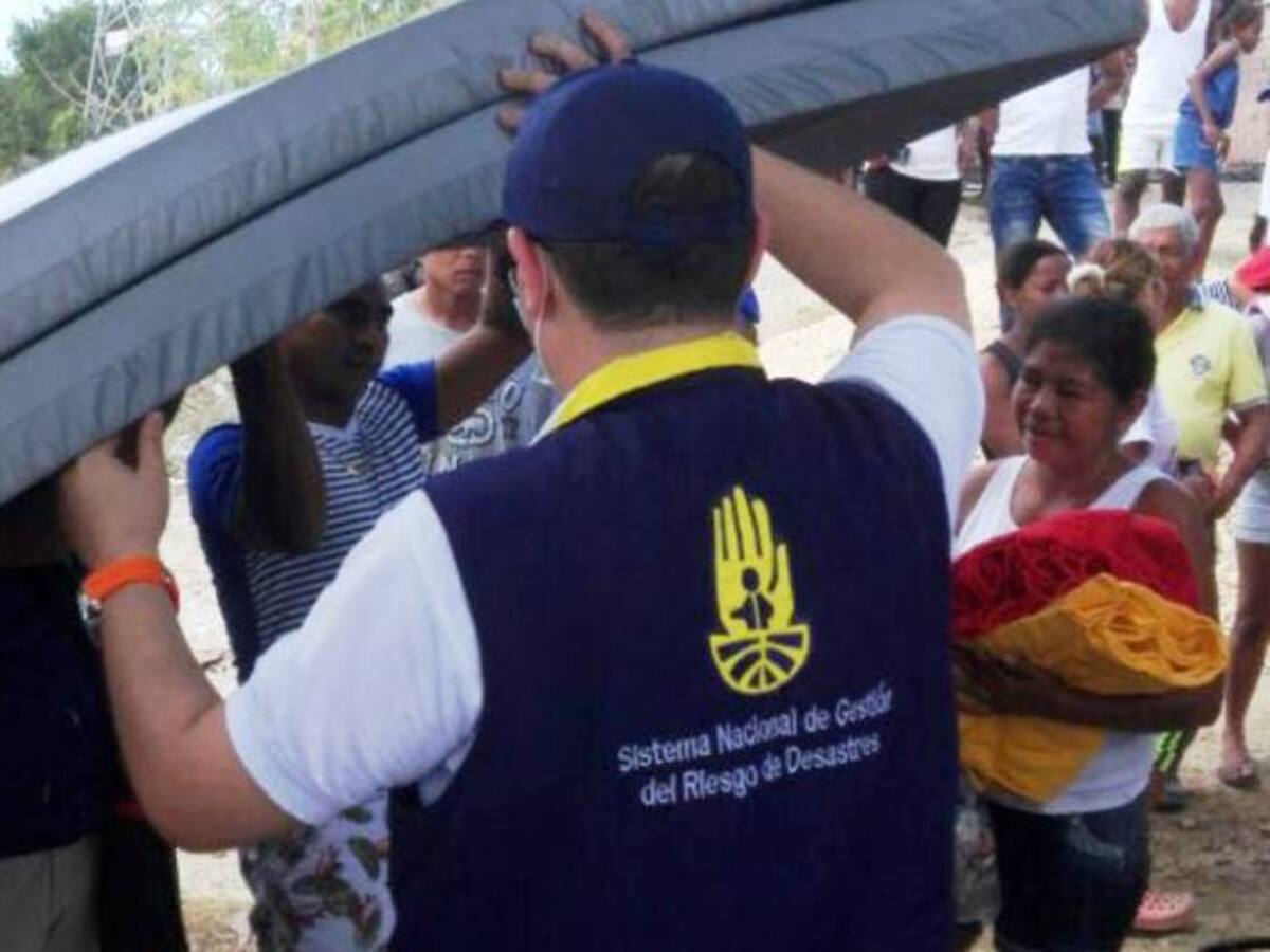Entregan ayudas a familias damnificadas por incendio en el sur de Cartagena