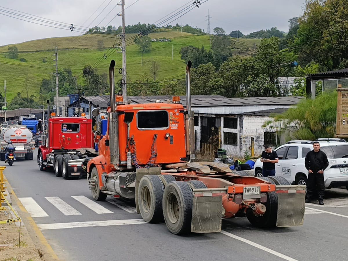 El gremio transportador en Caldas pide al gobierno nacional reforzar la seguridad en carreteras