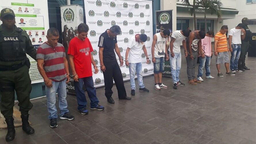 Los detenidos exigían a comerciantes de la comuna 16 de Cali sumas económicas que oscilaban entre los $70.000 y $600.000 diarios. Foto: Policía