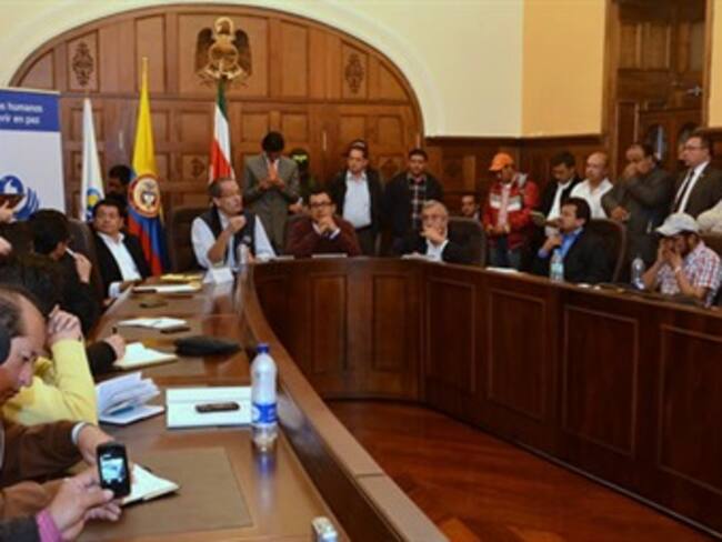 Se reanuda mesa de negociación entre líderes campesinos y Gobierno Nacional