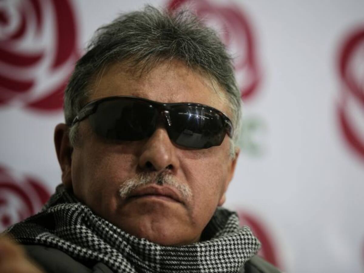Con profunda indignación, así reaccionó una mujer al ver a Jesús Santrich