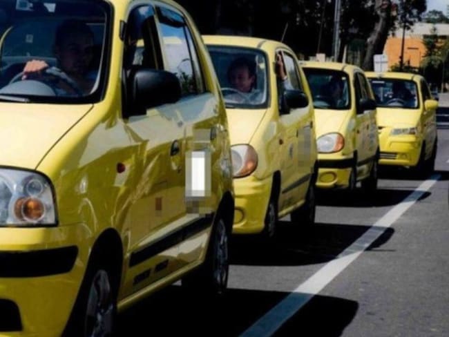 Con caravana gremio de taxistas protestan en Sogamoso