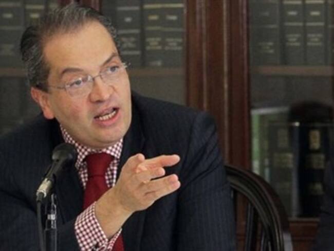 Farc responden a Carrillo y lo califican de irresponsable