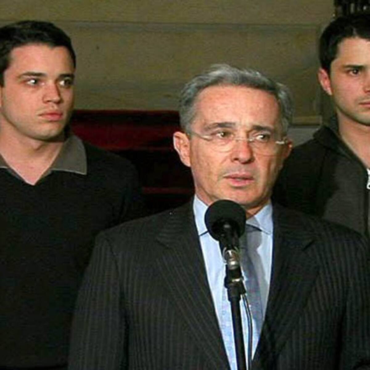 Nueva pelea en redes entre Daniel Coronell y los hijos Álvaro Uribe