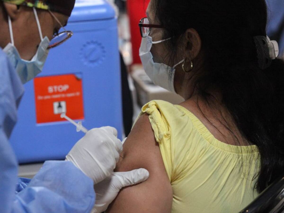 Comienza la vacunación en Bogotá de mujeres gestantes