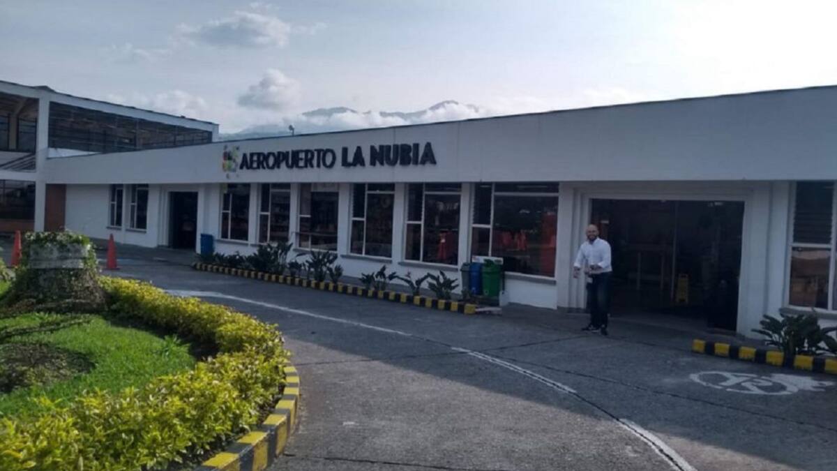 Cerrado el aeropuerto La Nubia por caída de ceniza