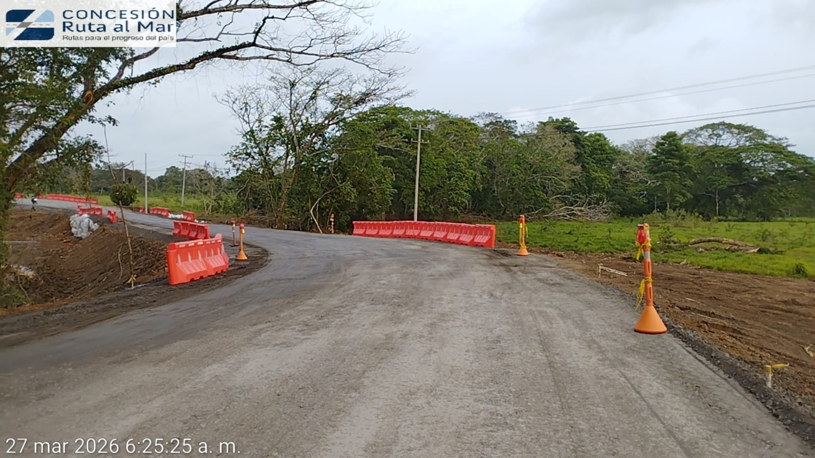 Habilitan paso alterno en la vía Montería – Arboletes, Antioquia, afectada por las recientes inundaciones. Foto: Ruta al Mar.