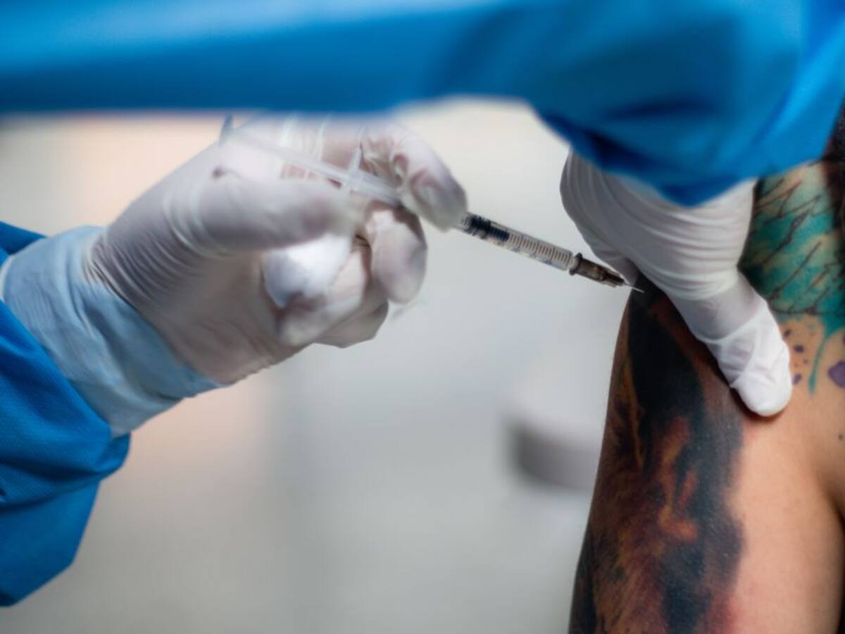 MinSalud anuncia que intensificará aplicación de dosis refuerzo en el país