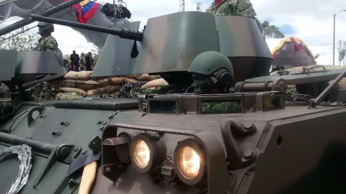 Miles de personas en todo el país se movilizan para observar los desfiles del 20 de julio.