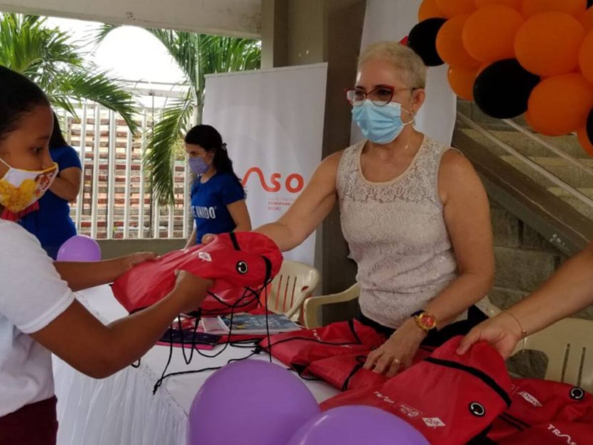 478 estudiantes de un colegio de Pasacaballos recibieron kits escolares