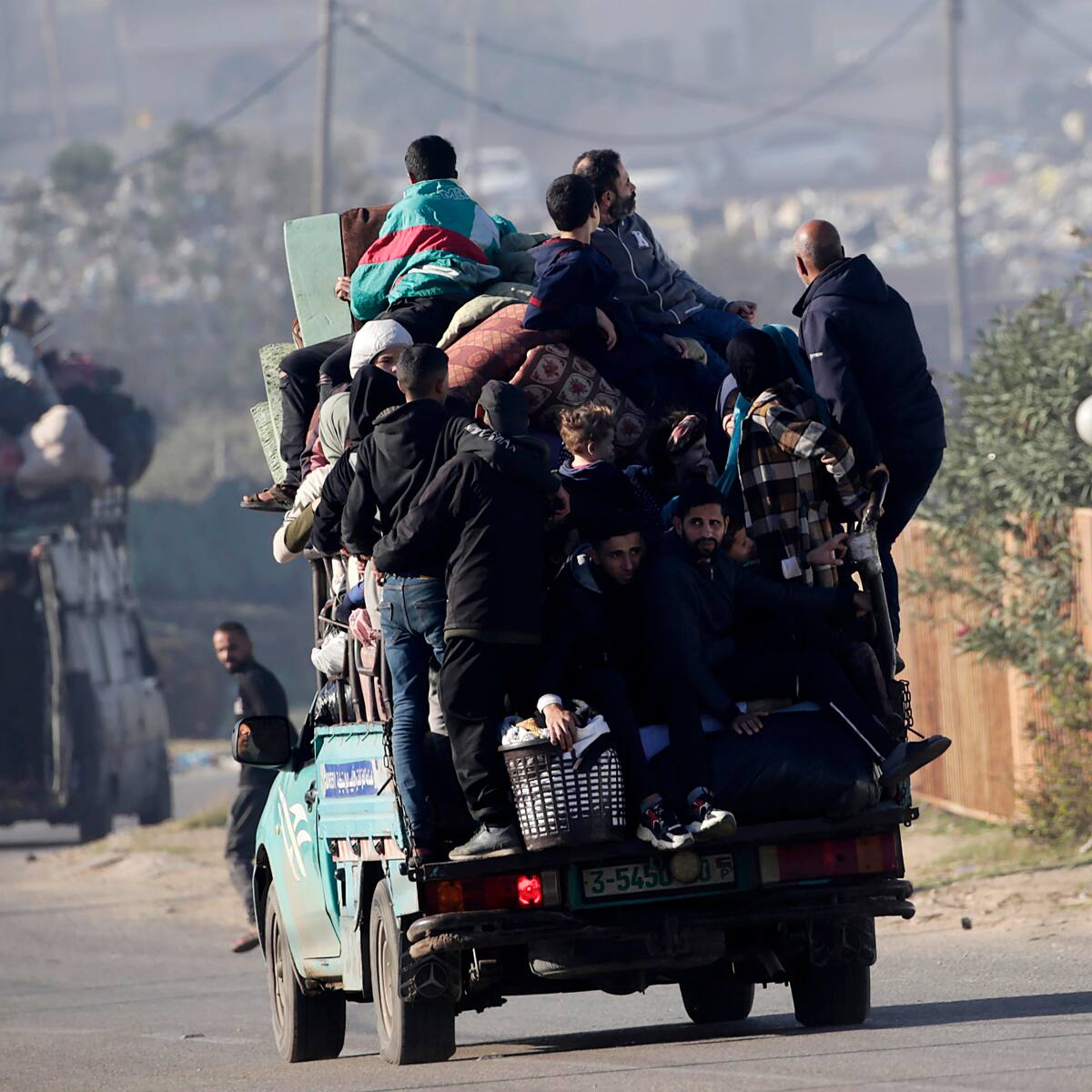 Israel pide a palestinos migrar de Gaza para que "los israelíes vivan con seguridad"