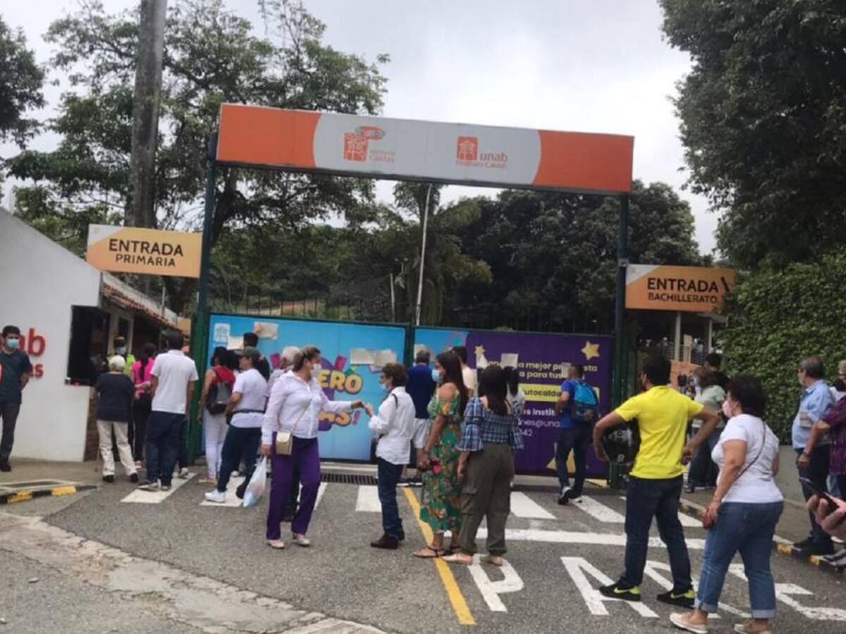 Masiva asistencia en puntos de votación de Bucaramanga