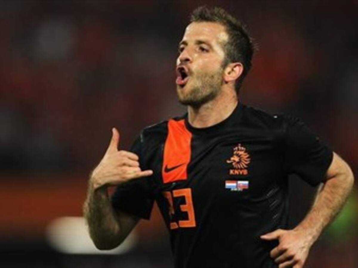 Van der Vaart regresa al Hamburgo tras cuatro años de ausencia