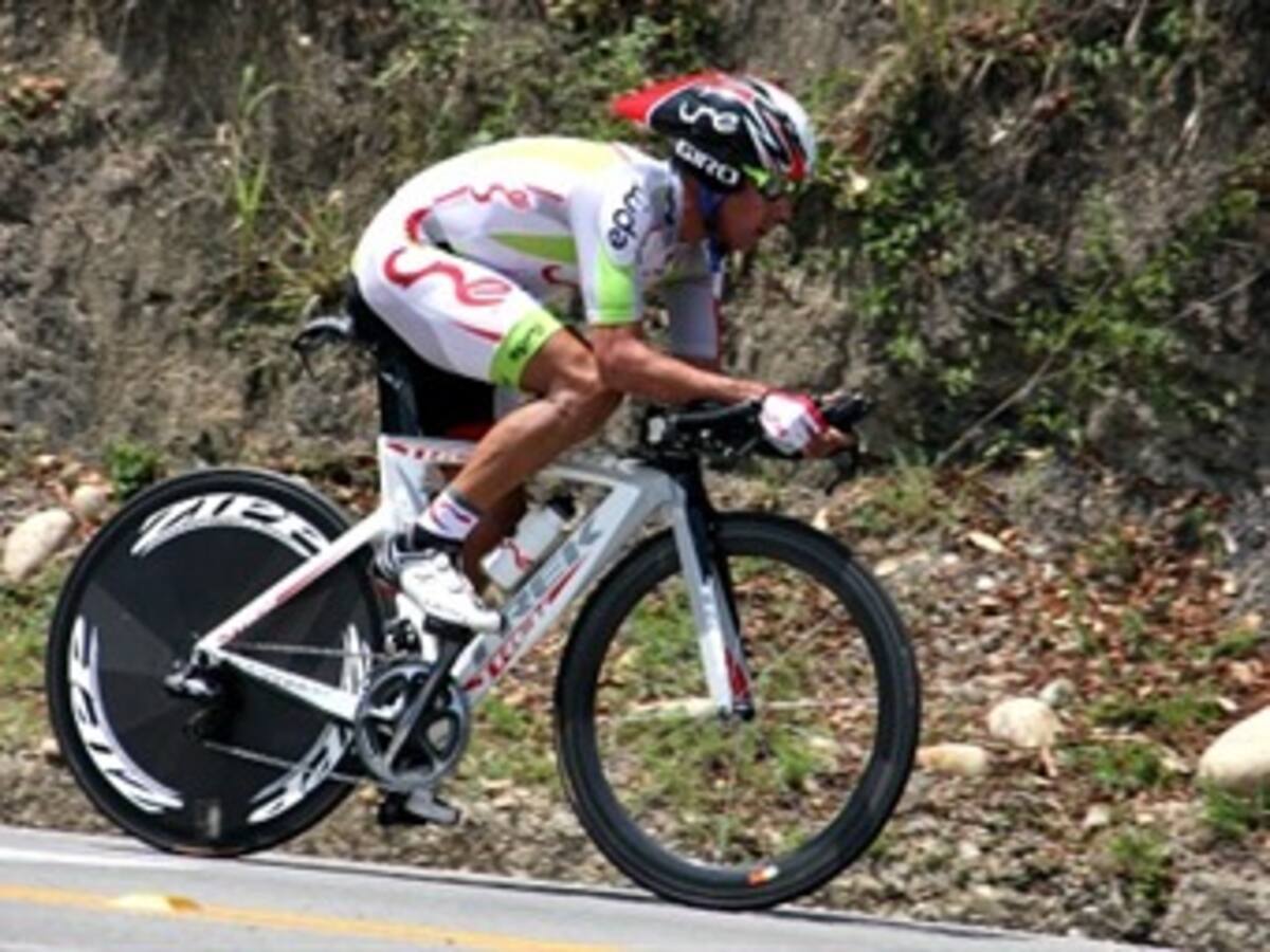 Giovanni Báez asciende al segundo puesto en Tour de Qinhai Lake