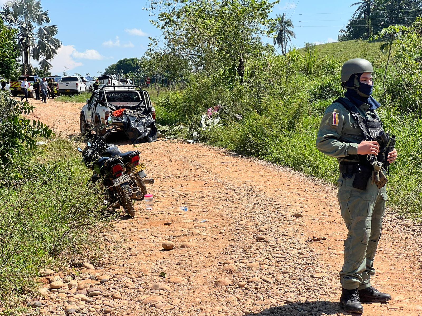 Carro en el que viajaban las víctimas de la masacre en vereda La Rompida de Yondó- foto policía Magdalena Medio