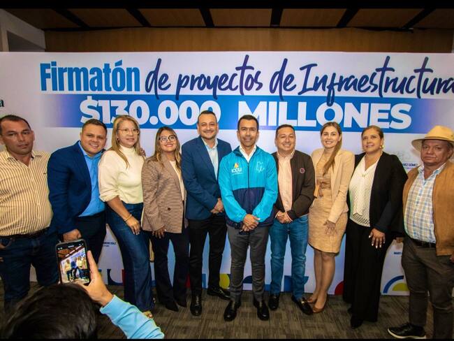 Gobernación de Cundinamarca firma convenios por $130 mil millones para infraestructura