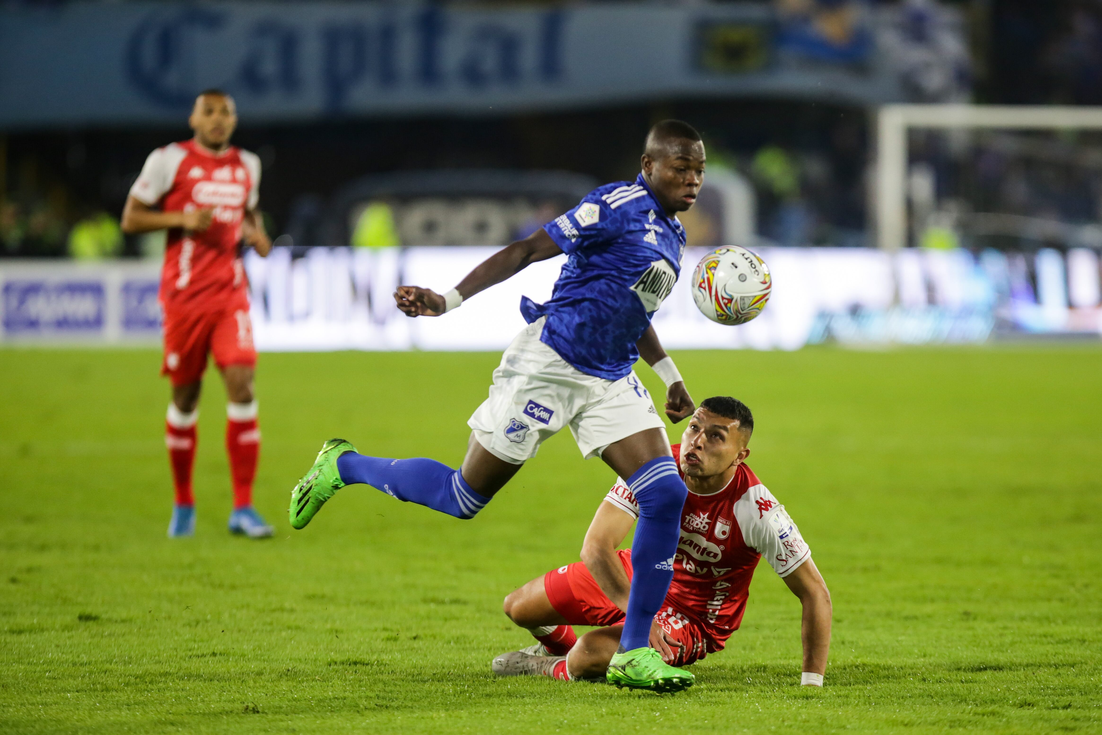 Millonarios enfrentará a Santa Fe, en juego válido por la Fecha 6 de Cuadrangulares de la Liga BetPlay-II, en el estadio Nemesio Camacho el Campín. (Colprensa-Mariano Vimos)