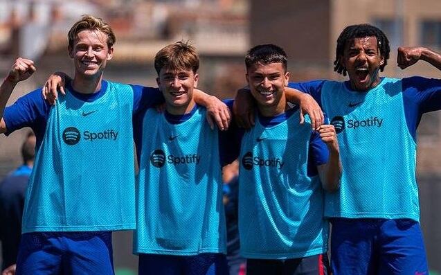 Juan David Fuentes (tercero de izquierda a derecha), en entrenamiento con el Barcelona / Foto: juandavidfg10