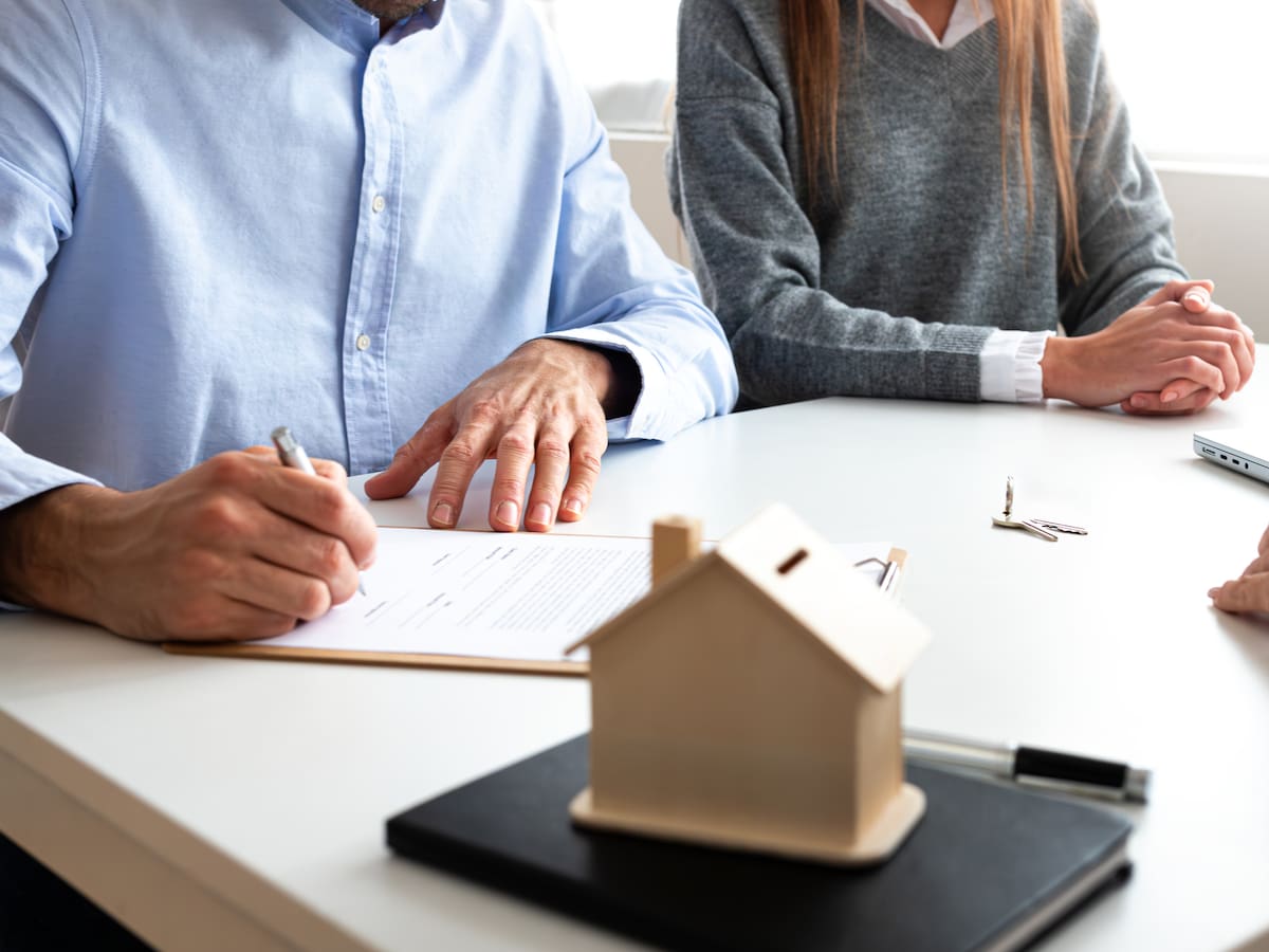 ¿Cuánto cobra un notario por una promesa de compraventa? Puntos importantes y más
