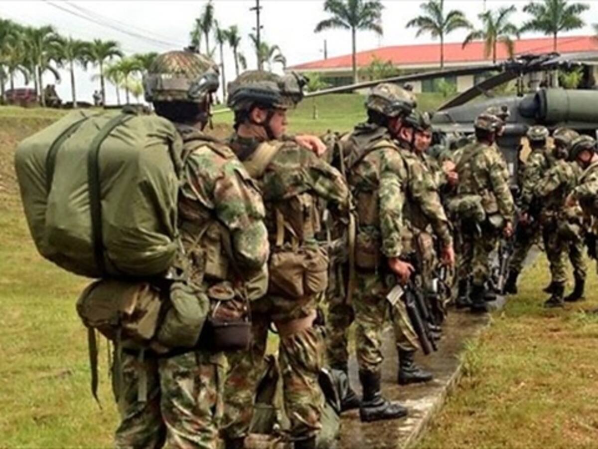 Investigan supuestos abusos de militares durante combates en Cauca