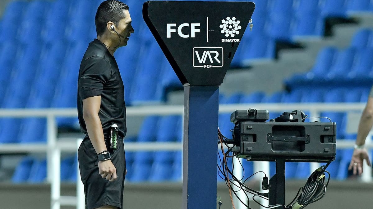 Revelan salario que reciben los árbitros por partido en el fútbol colombiano: Atención a las cifras