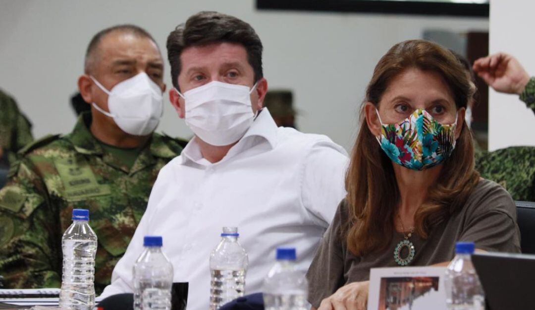 De izquierda a derecha: comandante de las FF.MM., general Luis Navarro; ministro de Defensa, Diego Molano, y la vicepresidente y canciller, Martha Lucía Ramírez.