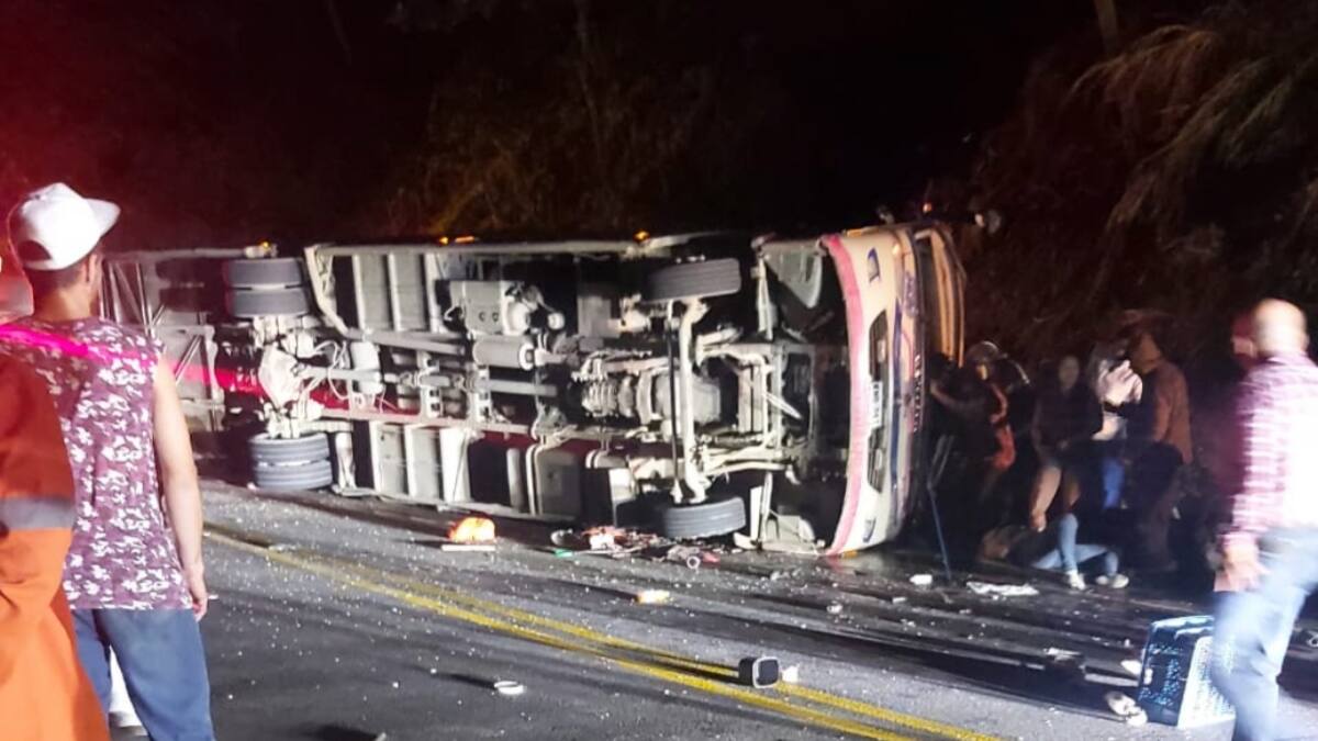 Tres fallecidos dejó accidente de bus en la vía entre Chocó y Risaralda