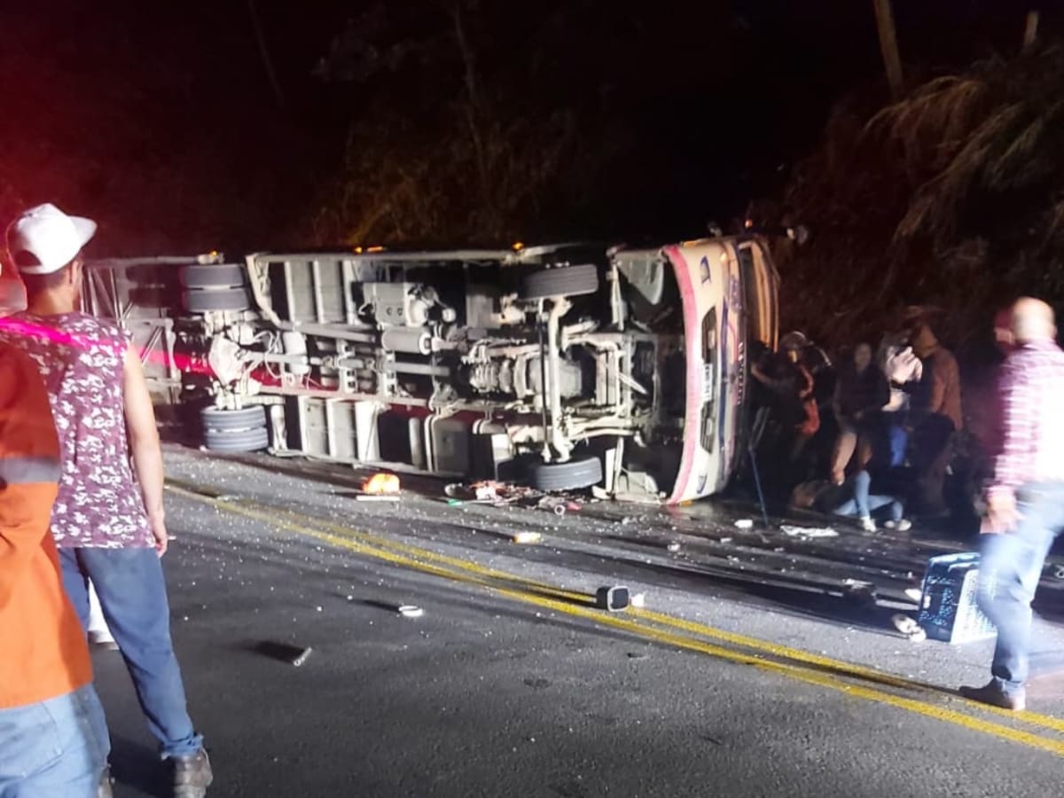 Tres fallecidos dejó accidente de bus en la vía entre Chocó y Risaralda